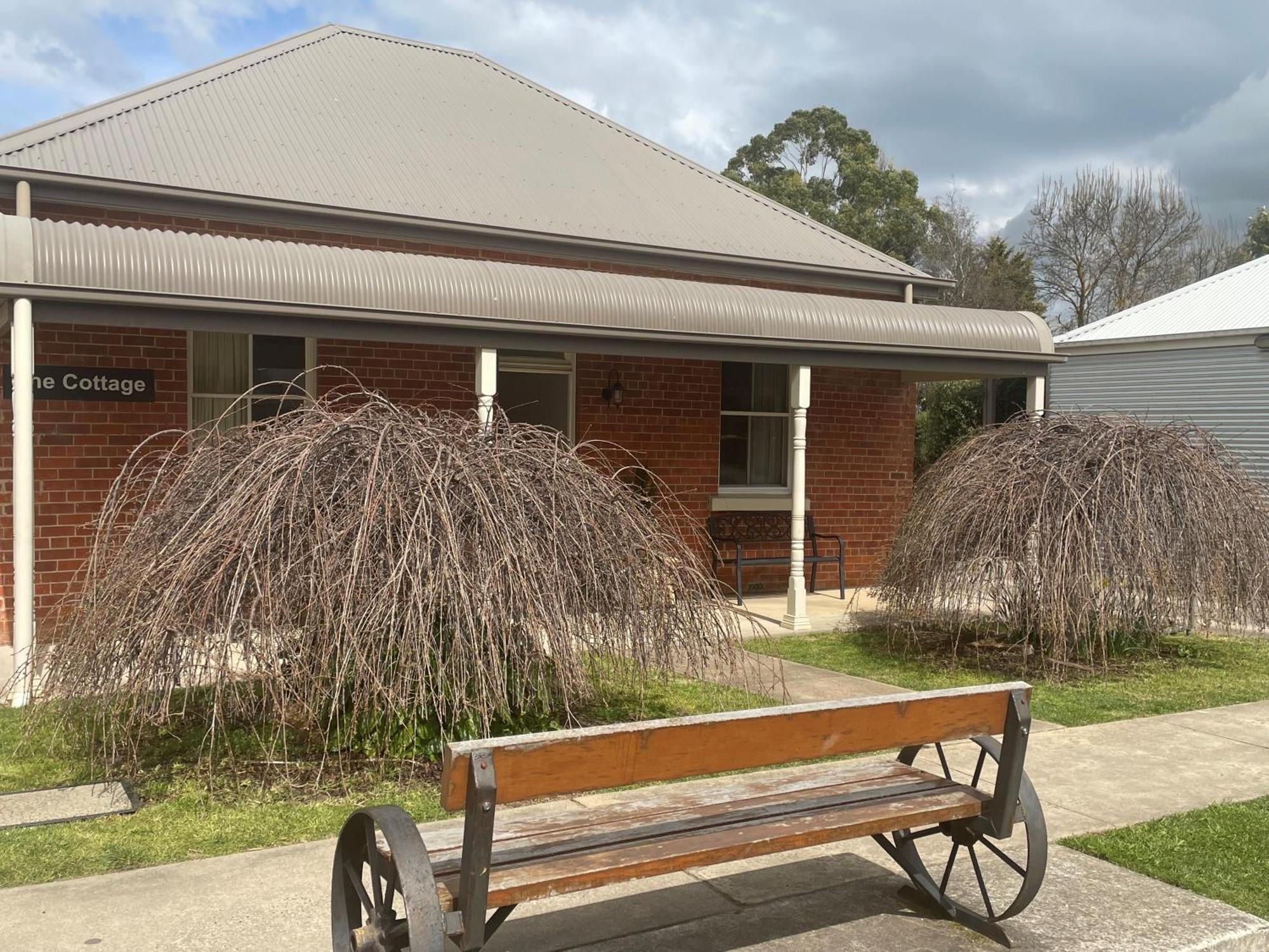 Millthorpe Motel Exterior photo